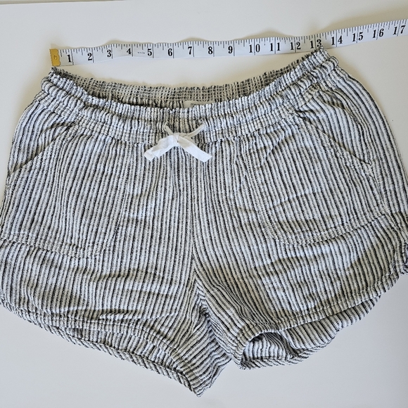 Maurices S Stretchy Striped Gray Women's Shorts - Picture 1 of 5